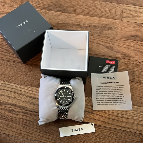 Timex - Waterbury Dive Automatic 40mm Stainless Steel Watch NEW with tags - Picture 3 of 3